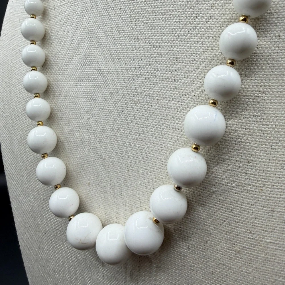 White Graduated Bead Necklace Gold Tone Spacers Chunky Classic Statement Jewelry
